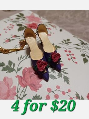 Miniature Purple Red Rose High Heel Shoe Ornaments Keychain Dangle Collectibles